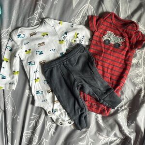 Carters newborn bodysuit and pants set